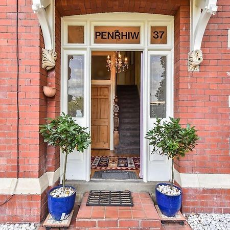 Traditional 3-Bed Property In Pontcanna With Parking Cardiff Luaran gambar