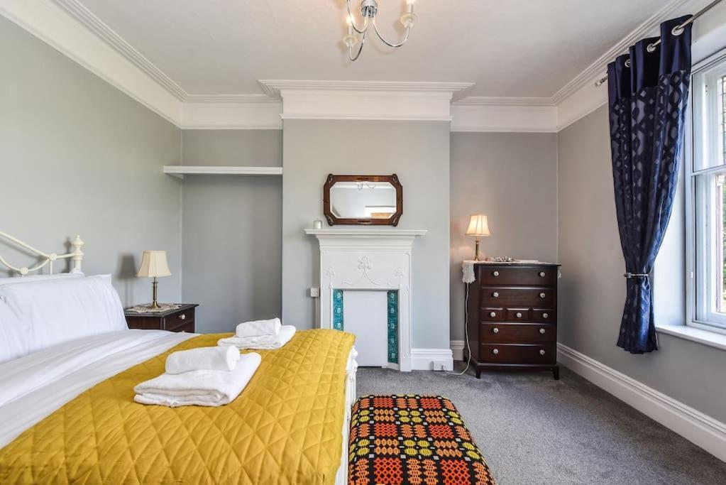 Traditional 3-Bed Property In Pontcanna With Parking Cardiff Luaran gambar