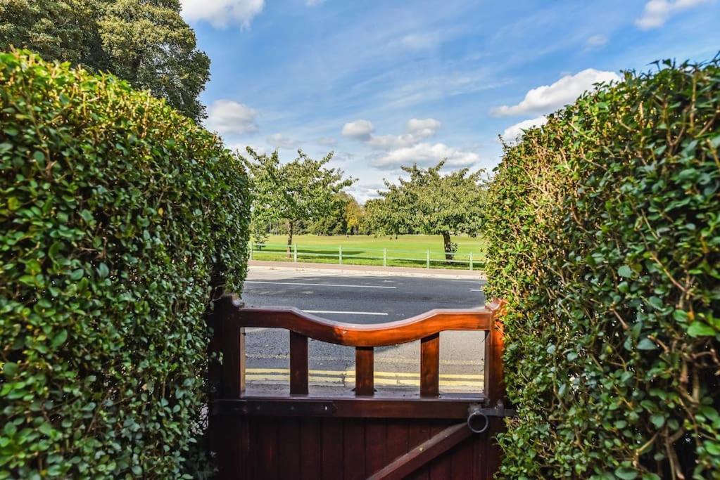 Traditional 3-Bed Property In Pontcanna With Parking Cardiff Luaran gambar