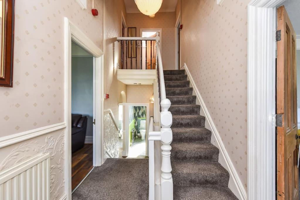 Traditional 3-Bed Property In Pontcanna With Parking Cardiff Luaran gambar