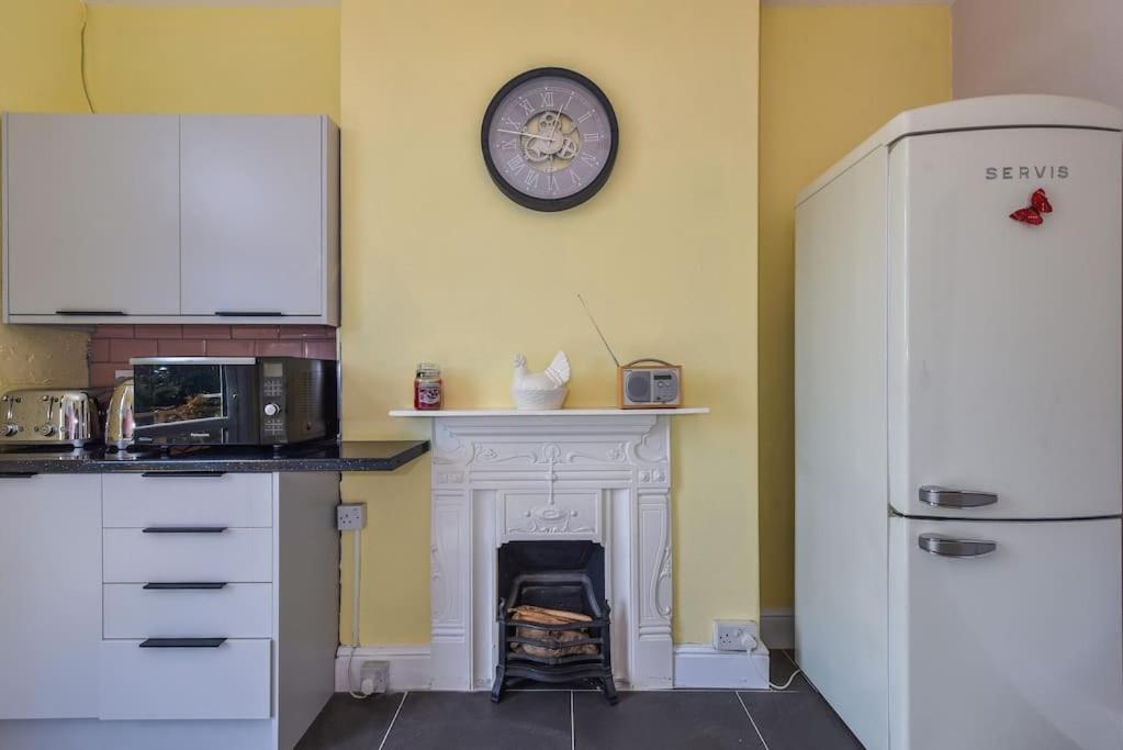 Traditional 3-Bed Property In Pontcanna With Parking Cardiff Luaran gambar