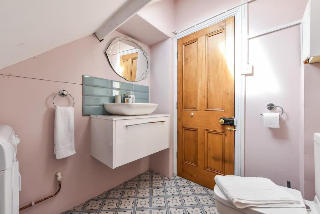 Traditional 3-Bed Property In Pontcanna With Parking Cardiff Luaran gambar