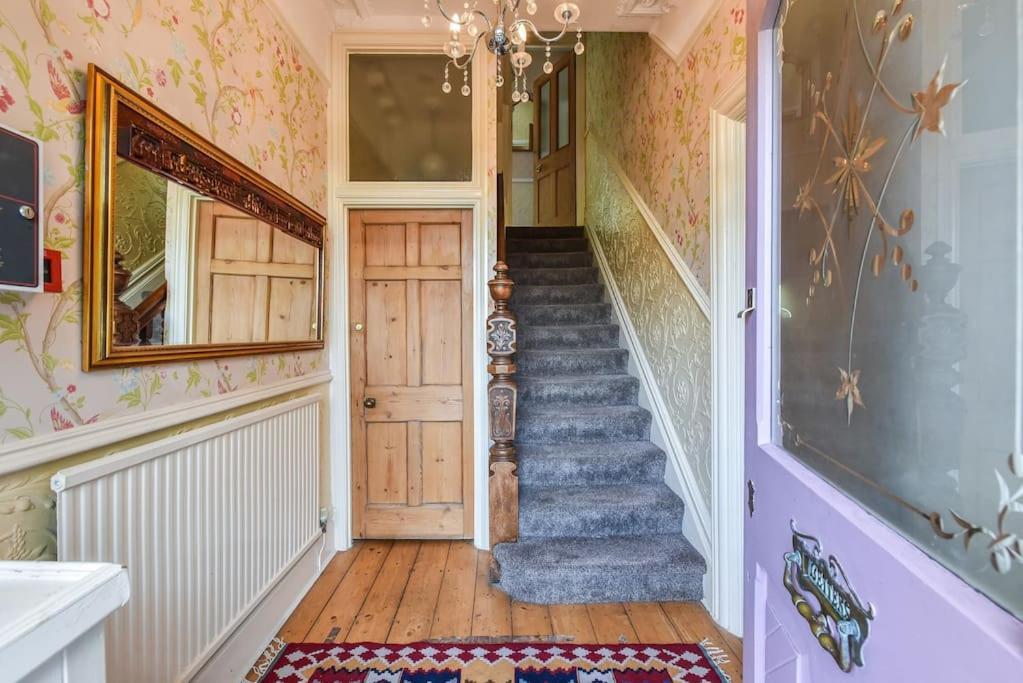 Traditional 3-Bed Property In Pontcanna With Parking Cardiff Luaran gambar