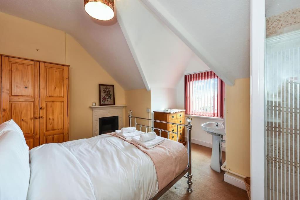 Traditional 3-Bed Property In Pontcanna With Parking Cardiff Luaran gambar