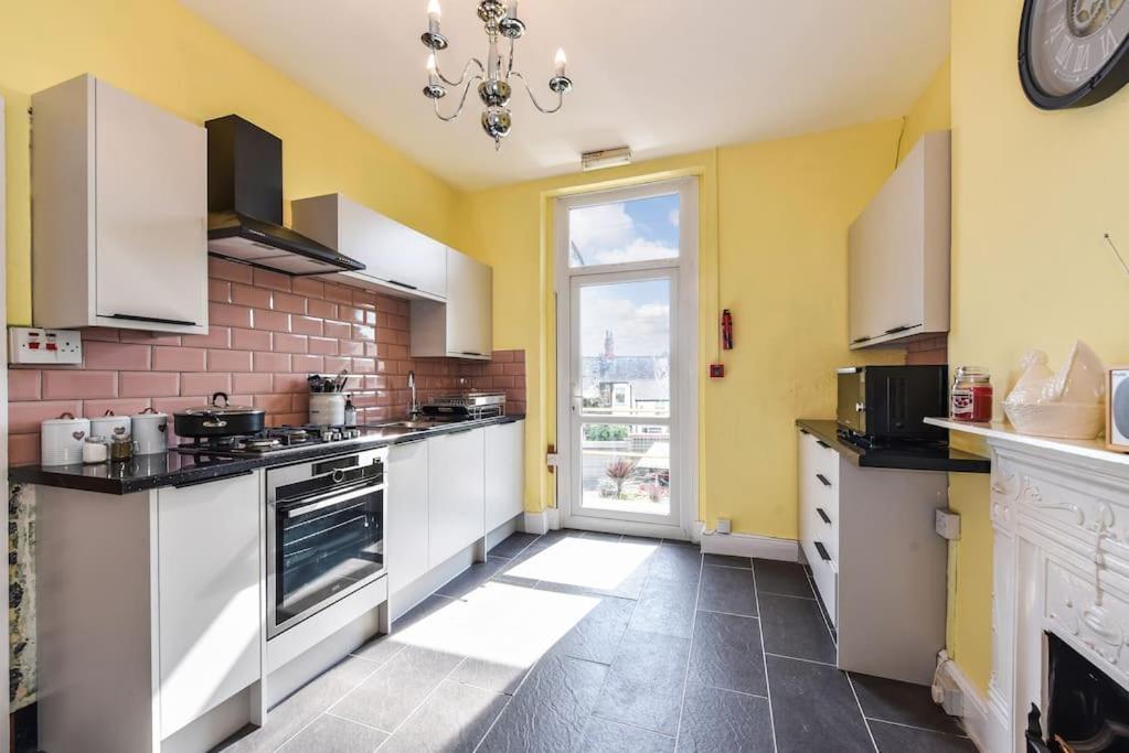 Traditional 3-Bed Property In Pontcanna With Parking Cardiff Luaran gambar
