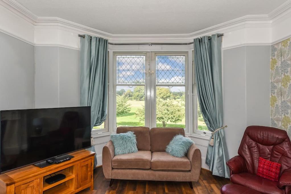 Traditional 3-Bed Property In Pontcanna With Parking Cardiff Luaran gambar
