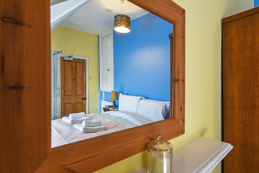 Traditional 3-Bed Property In Pontcanna With Parking Cardiff Luaran gambar