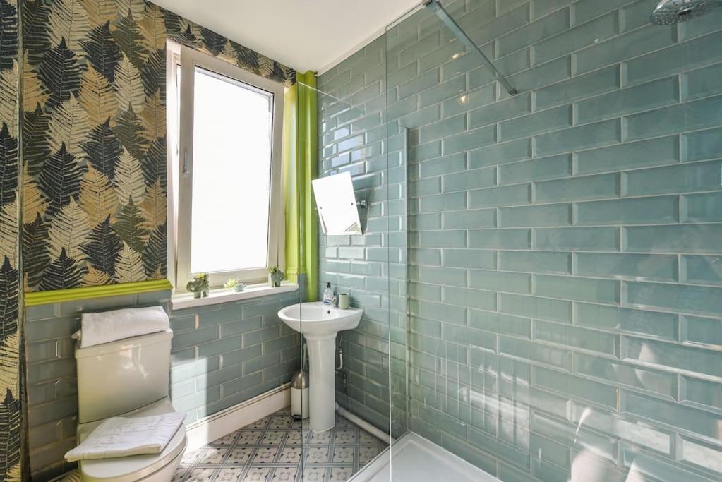 Traditional 3-Bed Property In Pontcanna With Parking Cardiff Luaran gambar