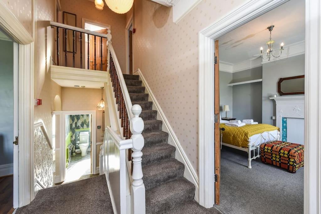 Traditional 3-Bed Property In Pontcanna With Parking Cardiff Luaran gambar