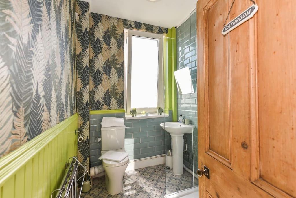 Traditional 3-Bed Property In Pontcanna With Parking Cardiff Luaran gambar