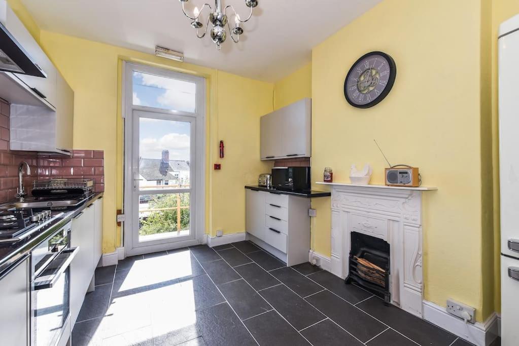 Traditional 3-Bed Property In Pontcanna With Parking Cardiff Luaran gambar