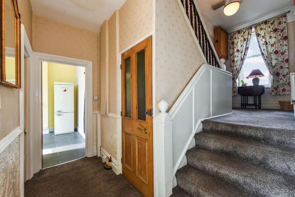 Traditional 3-Bed Property In Pontcanna With Parking Cardiff Luaran gambar