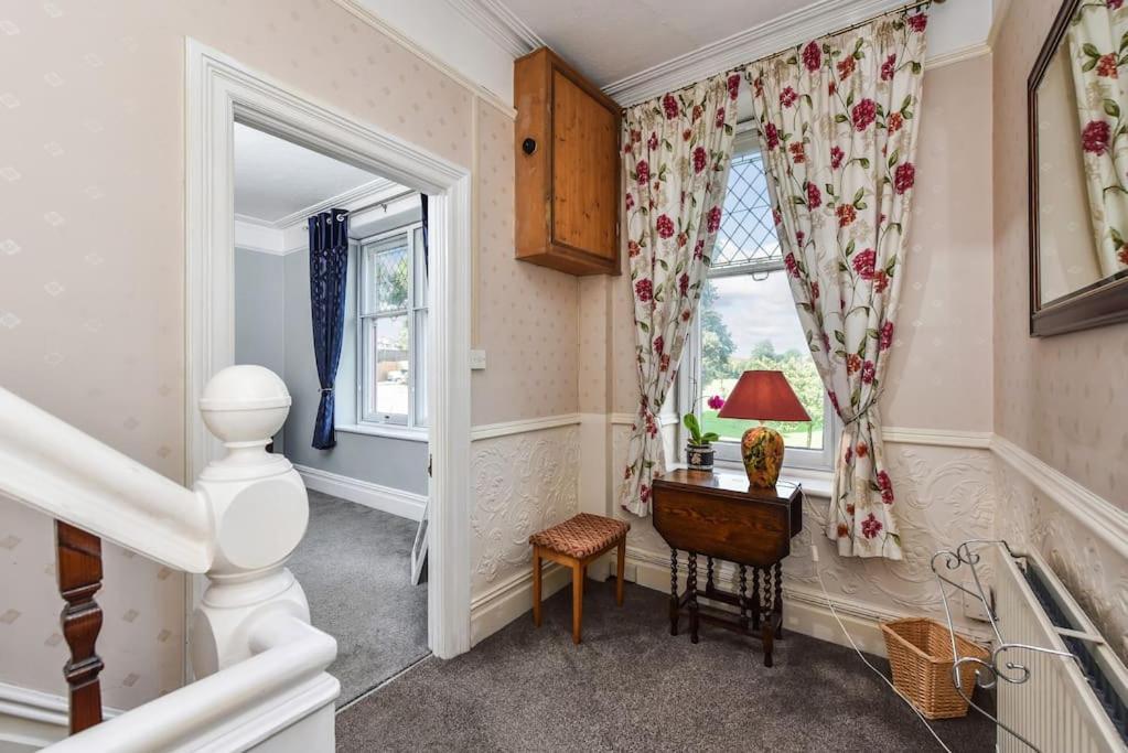 Traditional 3-Bed Property In Pontcanna With Parking Cardiff Luaran gambar