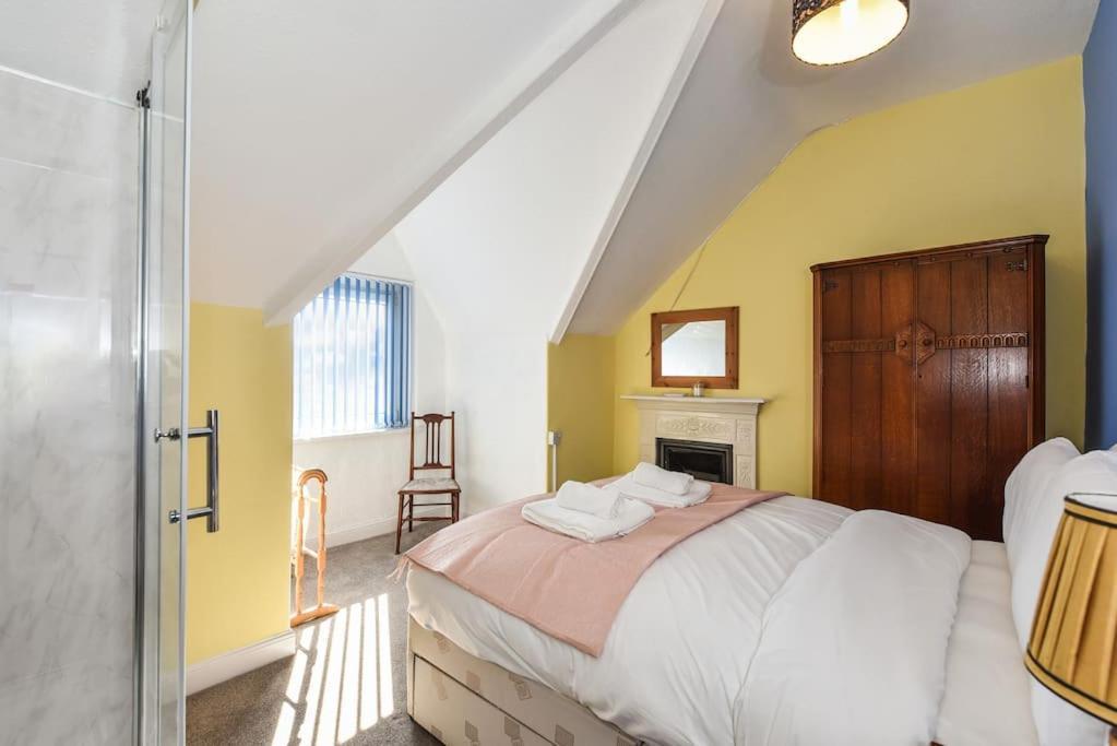 Traditional 3-Bed Property In Pontcanna With Parking Cardiff Luaran gambar