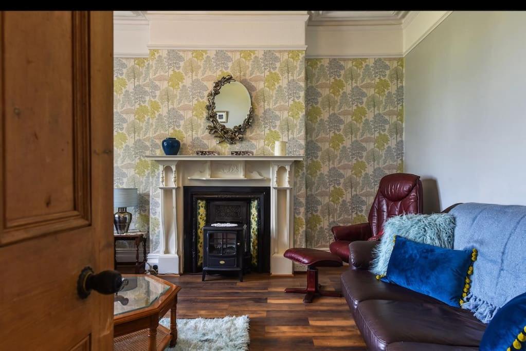 Traditional 3-Bed Property In Pontcanna With Parking Cardiff Luaran gambar