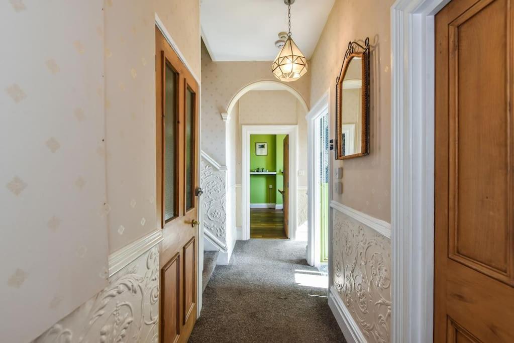 Traditional 3-Bed Property In Pontcanna With Parking Cardiff Luaran gambar